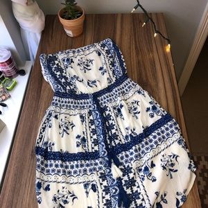 Strapless flowy dress.